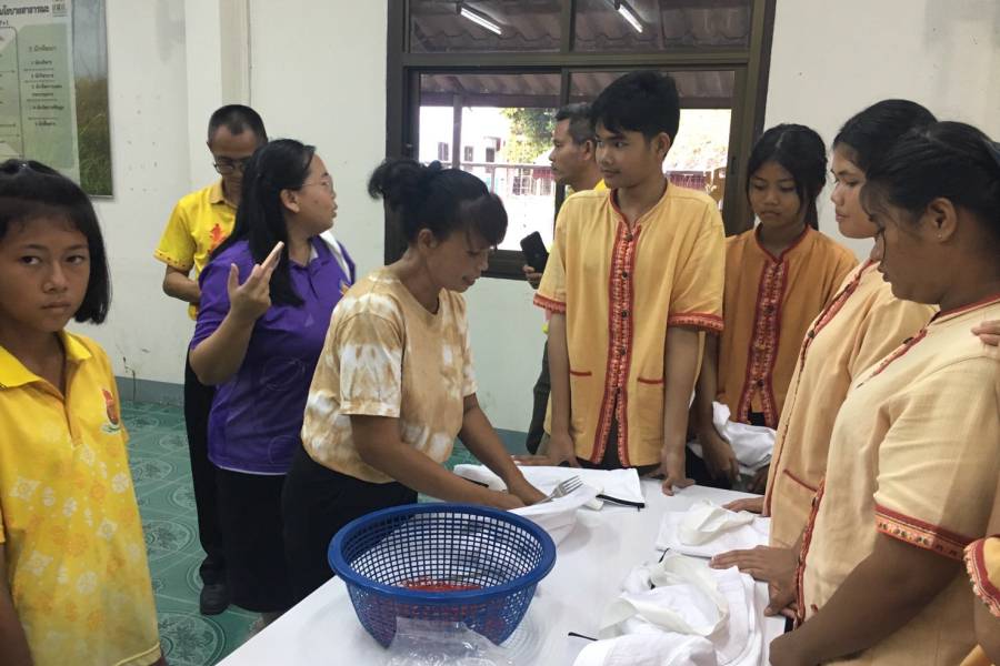 8 ก.ค.68 โครงการอบรมเชิงปฏิบัติการถ่ายทอดภูมิปัญญาย้อมผ้าสีธรรมชาติ จากเปลือกไม้มะดันป่าอัตลักษณ์ตำบลอีเซ