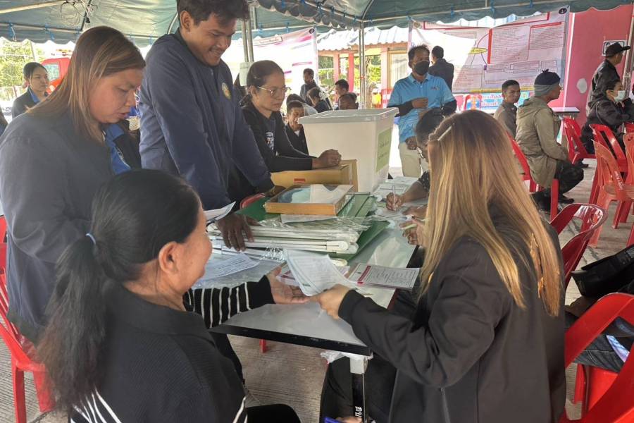 10 ม.ค.69 บรรยากาศการส่งมอบบัตร หีบ และวัสดุอุกรณ์การเลือกตั้ง 